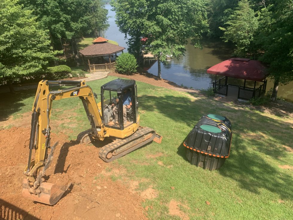 What Makes Gases Come Through the Tub From the Septic Tank?